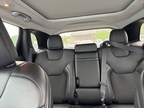 Used 2019 Jeep Cherokee Latitude Plus AWD/4WD image 9