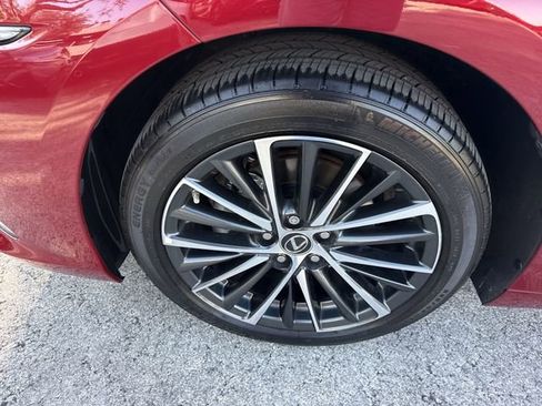 Used 2025 Lexus ES 300h w/ Premium Package FWD image 10