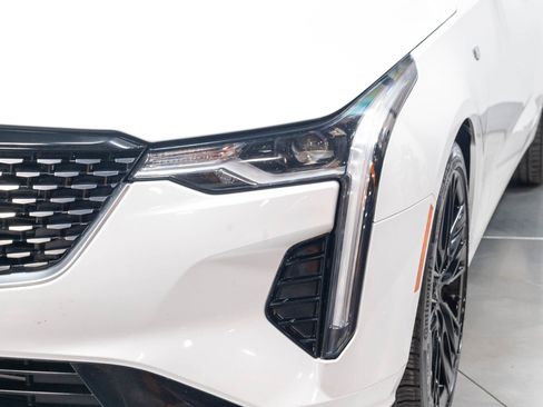 Used 2020 Cadillac CT4 Premium Luxury RWD image 36