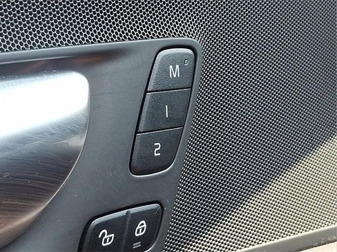 Certified 2025 Volvo XC60 B5 Plus image 23