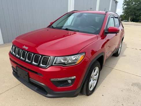 Used 2018 Jeep Compass Latitude w/ Popular Equipment Group AWD/4WD image 3