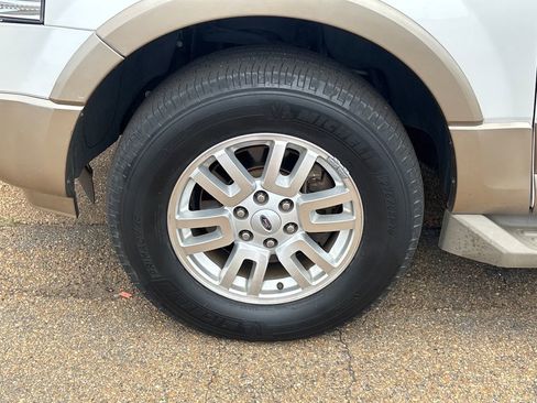 Used 2014 Ford Expedition XLT w/ Equipment Group 202A RWD image 24