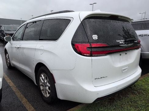 Used 2022 Chrysler Pacifica Touring-L FWD image 6