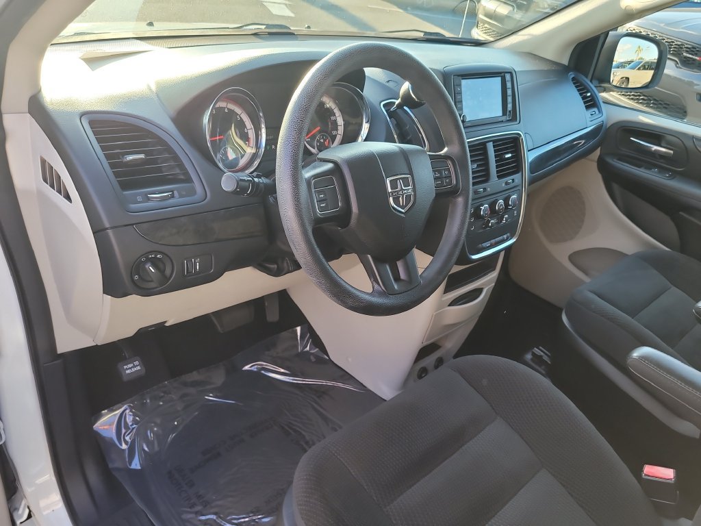 Used 2019 Dodge Grand Caravan SE FWD image 16