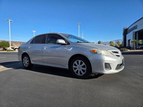 Used 2011 Toyota Corolla LE image 2