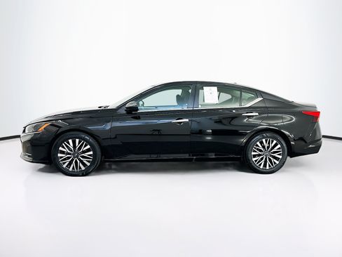 Used 2025 Nissan Altima 2.5 SV FWD image 4