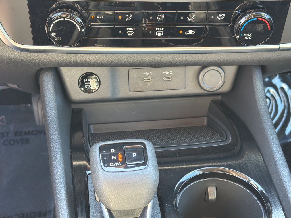 Used 2025 Nissan Rogue S AWD/4WD image 27
