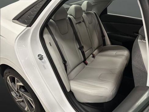 Used 2024 Hyundai Elantra Limited image 32