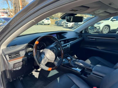 Used 2017 Lexus ES 350 w/ Navigation System Package image 12