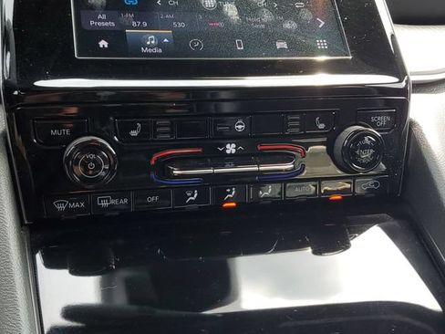 Certified 2024 Jeep Grand Cherokee Altitude RWD image 31