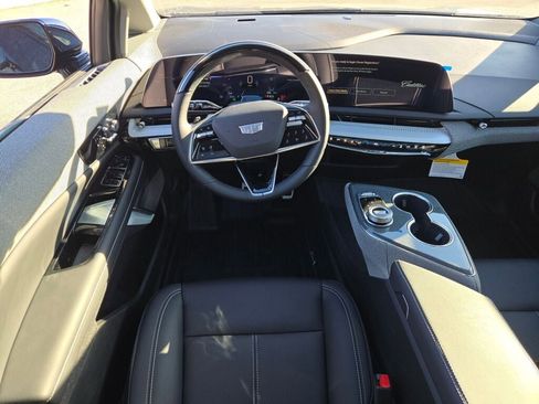 New 2026 Cadillac Optiq Luxury 1 image 21