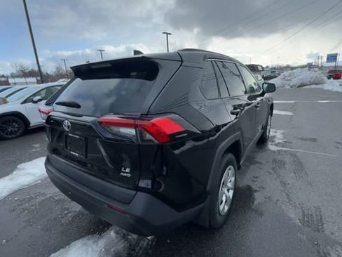 Used 2021 Toyota RAV4 LE image 8