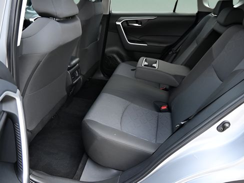Used 2025 Toyota RAV4 XLE FWD image 12