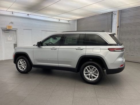 New 2025 Jeep Grand Cherokee Laredo w/ Trailer Tow Package image 8