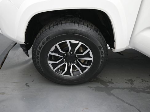 Used 2020 Toyota Tacoma TRD Sport w/ Technology Package RWD image 21