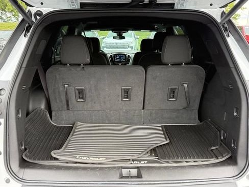 Used 2023 Chevrolet Traverse LT FWD image 4