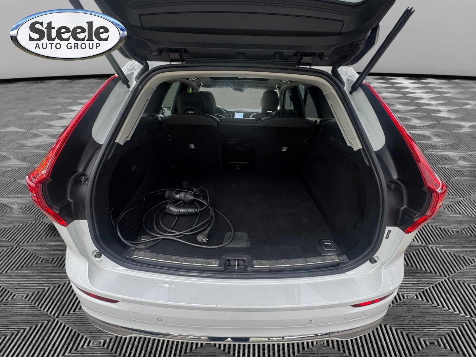 Used 2023 Volvo XC60 T8 Plus AWD/4WD image 19
