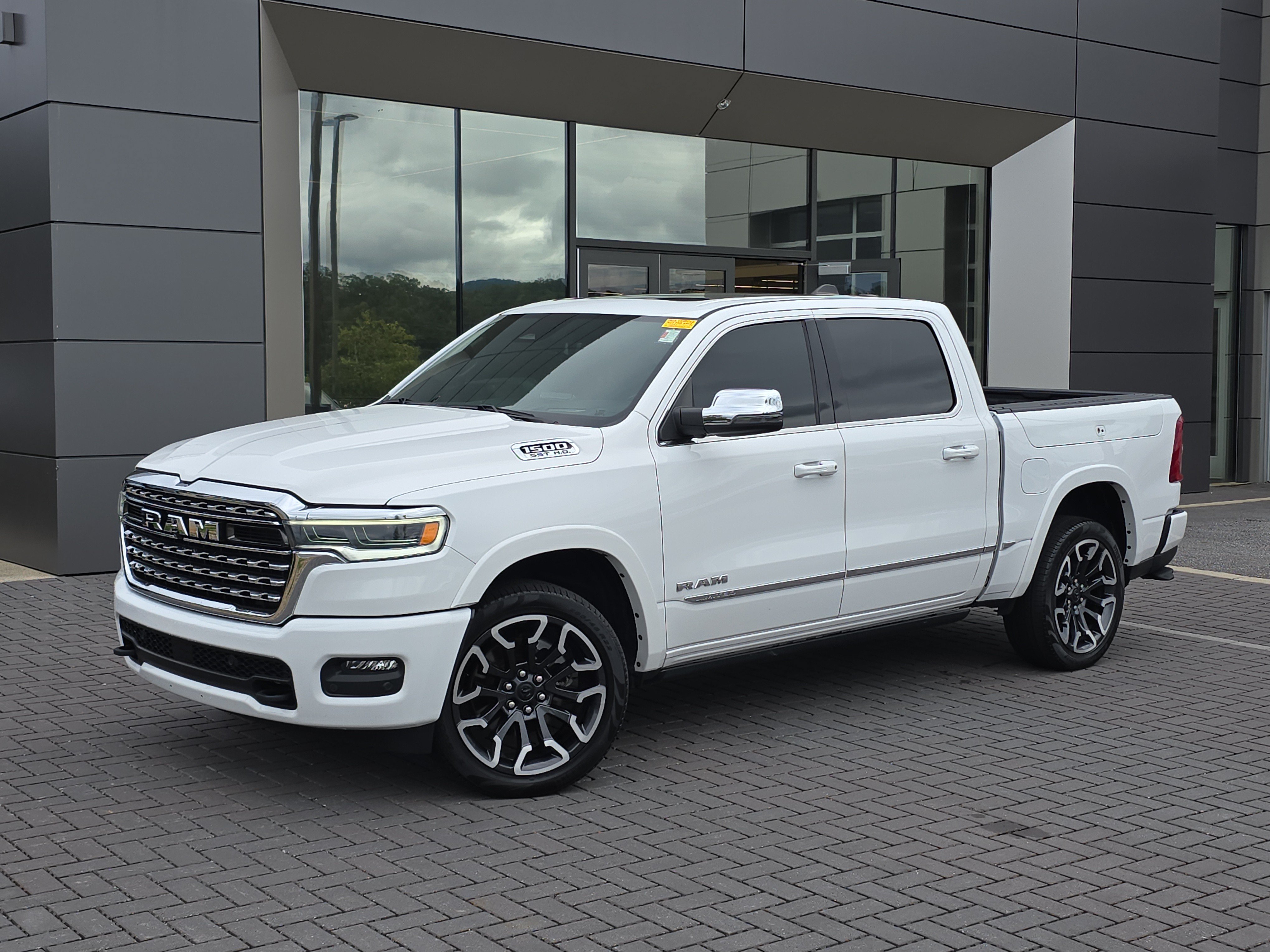 Used 2025 RAM 1500 Limited AWD/4WD image 1