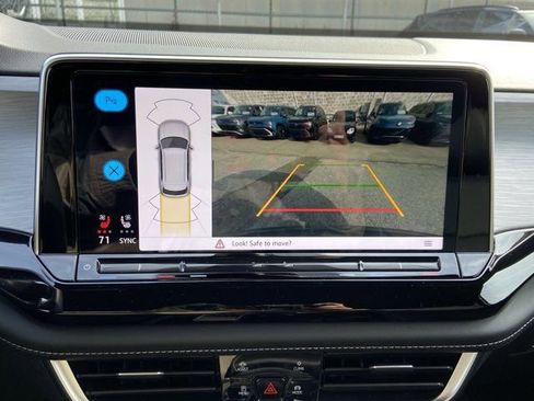 Used 2025 Volkswagen Atlas Cross Sport SE w/ Panoramic Sunroof Package image 21