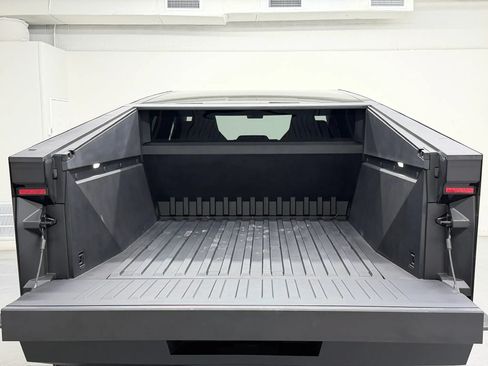 Used 2025 Tesla Cybertruck 2WD Crew Cab image 82
