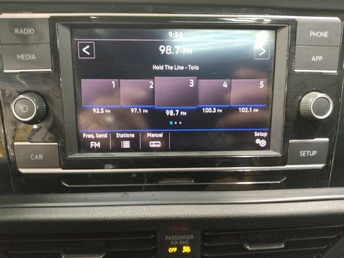 Used 2019 Volkswagen Jetta SE w/ Cold Weather Package FWD image 25