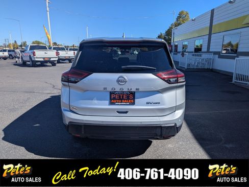 Used 2024 Nissan Rogue SV image 3