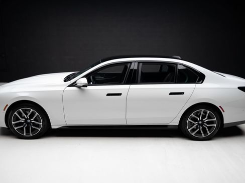 Used 2026 BMW 740i RWD image 16