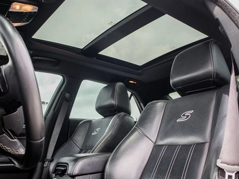Used 2018 Chrysler 300 S w/ 300S Premium Group RWD image 29