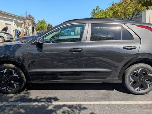 Used 2024 Kia Niro Wind FWD image 2