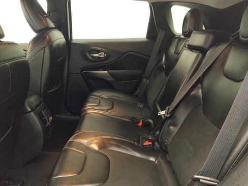 Used 2019 Jeep Cherokee Latitude Plus image 18