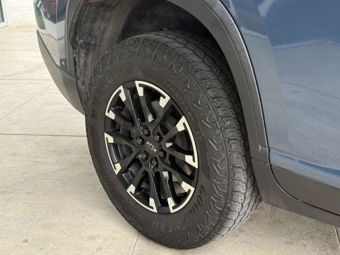 Used 2025 Chevrolet Traverse Z71 w/ Enhanced Driving Package AWD/4WD image 14