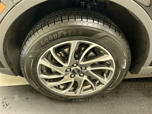 Used 2022 Lincoln Corsair AWD w/ Equipment Group 101A image 8