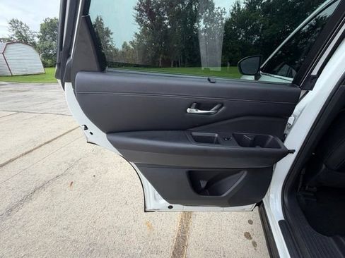 Used 2024 Nissan Pathfinder SL FWD image 24