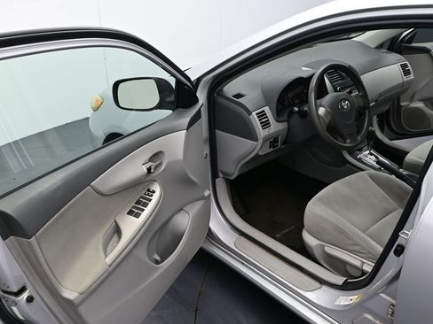 Used 2010 Toyota Corolla LE image 12