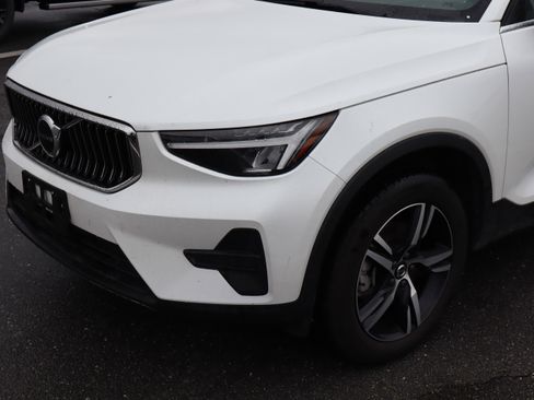 Used 2025 Volvo XC40 B5 Core image 6