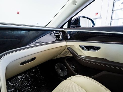 Used 2020 Bentley Flying Spur W12 image 52