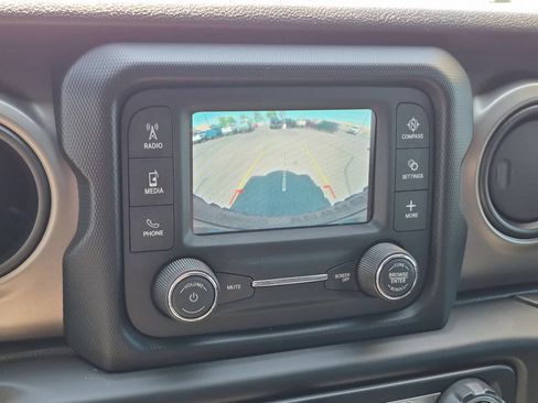 Used 2018 Jeep Wrangler Unlimited Sport AWD/4WD image 19