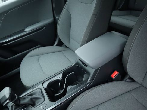 New 2025 Kia K4 LXS image 24