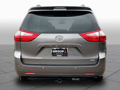 Used 2017 Toyota Sienna XLE w/ XLE Navigation Package image 5