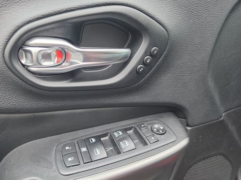 Used 2019 Jeep Cherokee Limited w/ Luxury Group AWD/4WD image 17