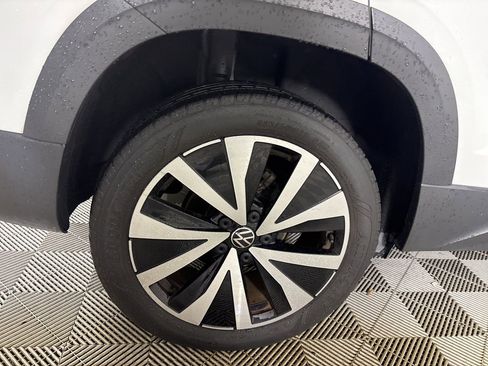 Used 2023 Volkswagen Taos SE image 28