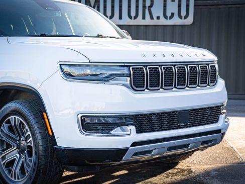 Used 2024 Jeep Wagoneer L Series II w/ Flexible Seating Group image 3