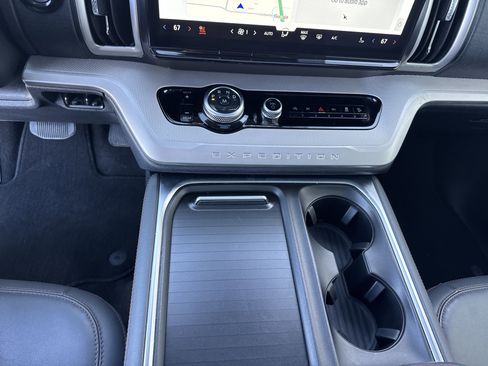 Used 2025 Ford Expedition Active image 43