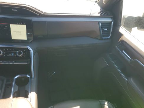 Used 2024 GMC Sierra 3500 Denali w/ Technology Package image 17