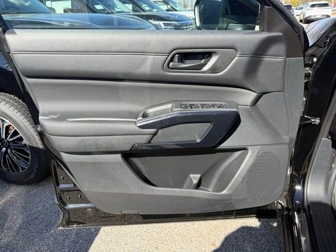 New 2026 Nissan Pathfinder SV image 17