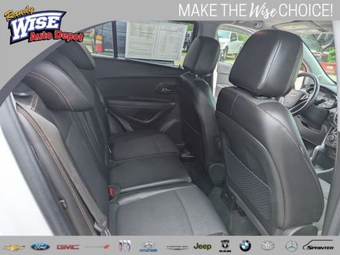 Used 2017 Chevrolet Trax LT w/ LT Convenience Package FWD image 19