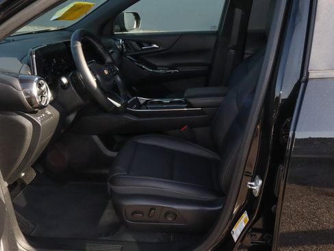 Used 2025 Chevrolet Equinox LT w/ Convenience Package II FWD image 7