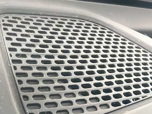 Used 2019 Chrysler Pacifica Limited FWD image 19