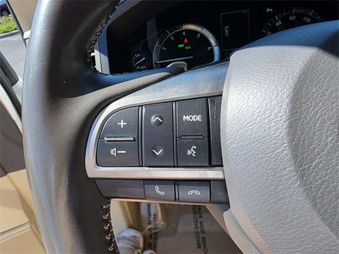 Used 2020 Lexus LX 570 4WD w/ Luxury Package image 20
