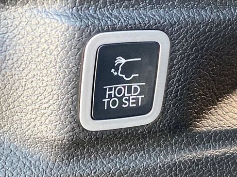 Used 2024 Jeep Grand Cherokee L Summit AWD/4WD image 7
